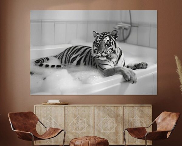 Majestätischer Tiger in der Badewanne - Ein beeindruckendes Badezimmerbild für Ihr WC