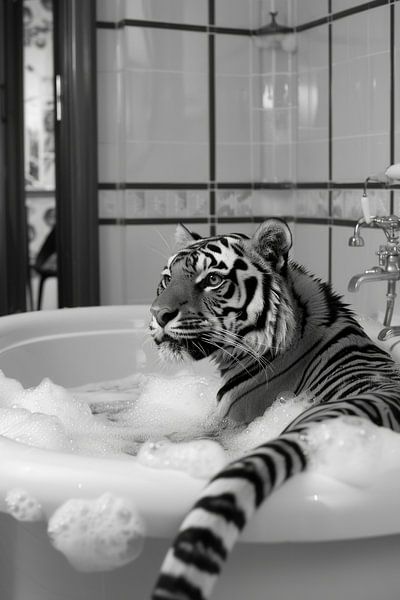 Majestätischer Tiger in der Badewanne - Ein beeindruckendes Badezimmerbild für Ihr WC