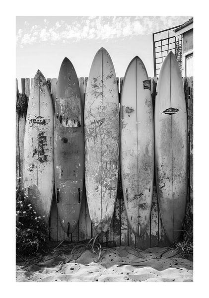 Schwarzweiß Surfboards Lehnend an Einer Wand