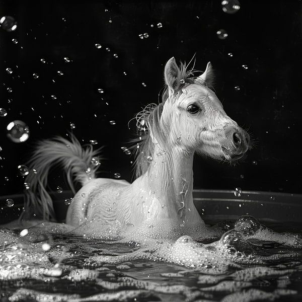 Verspieltes Pony in der Badewanne - Ein charmantes Badezimmerbild für Ihr WC