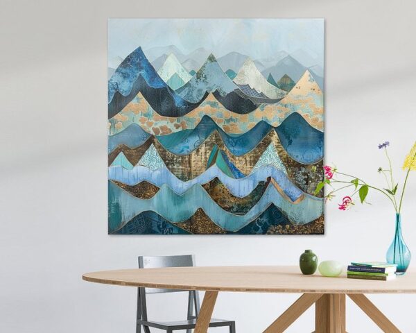 Berglandschaft in Blau und Gold – Abstrakte Harmonie