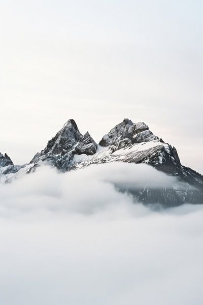 Gipfel über dem Wolkenmeer