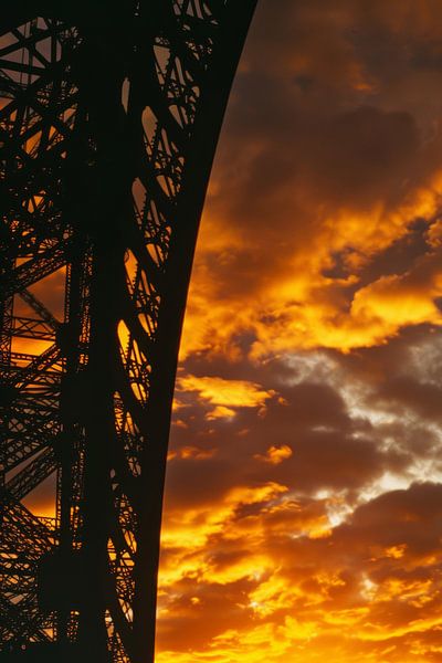 Sonnenuntergang hinter der Brücke