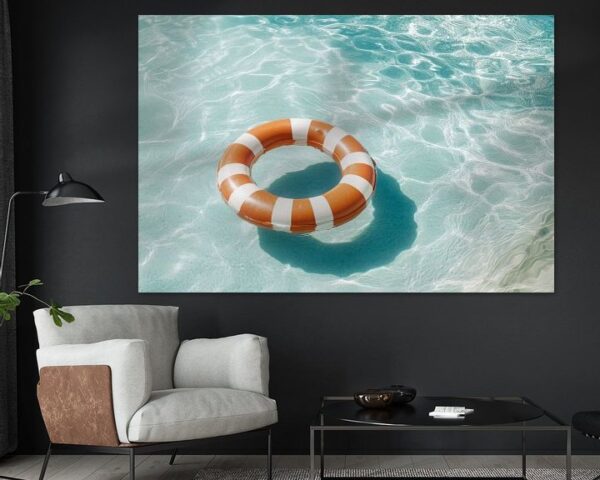 Rettungsring im Poolwasser