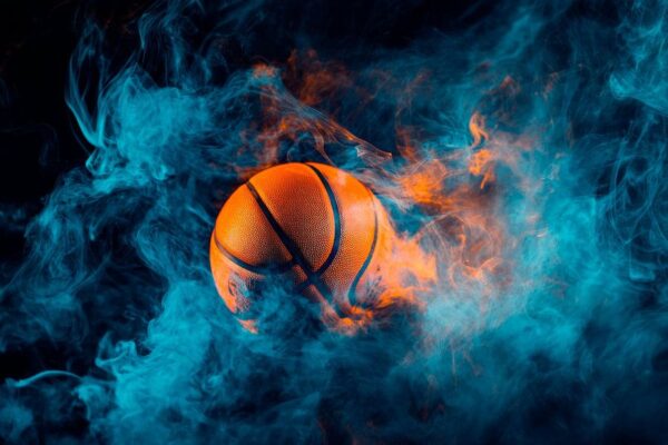 Basketball im nebligen Lichtspiel