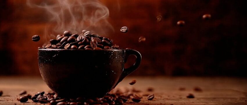 Dampfer Kaffee und fliegende Bohnen