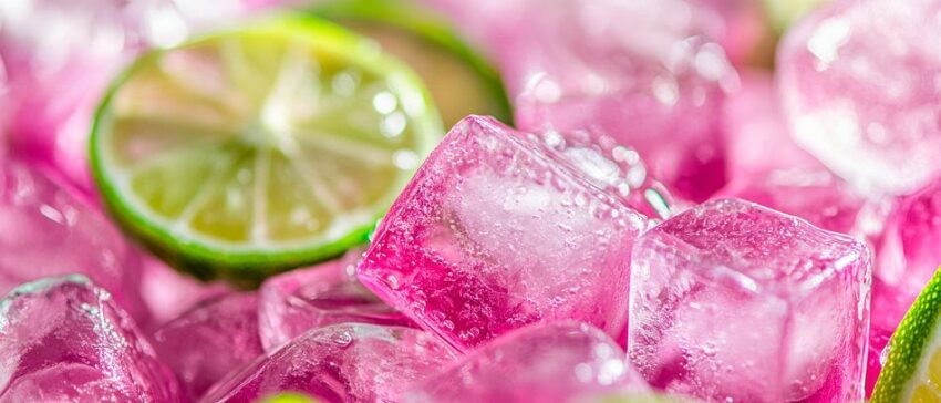 Eiswürfel mit Limetten – Erfrischend Pink