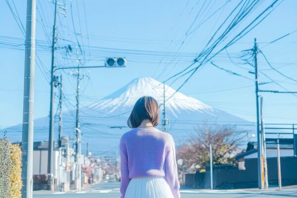 Frau vor dem Fuji-Berg – Japanisch