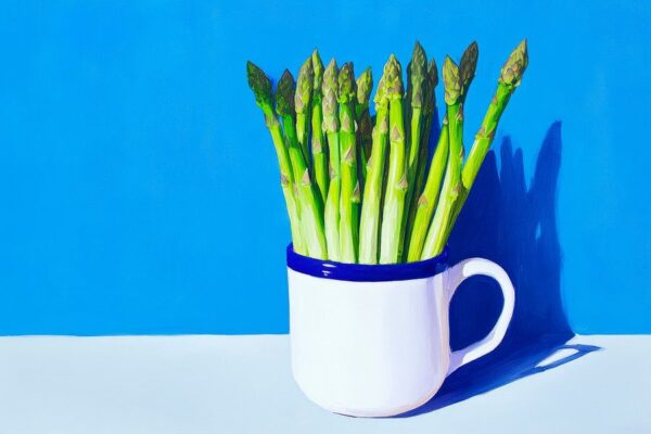 Grüner Spargel im weißen Becher