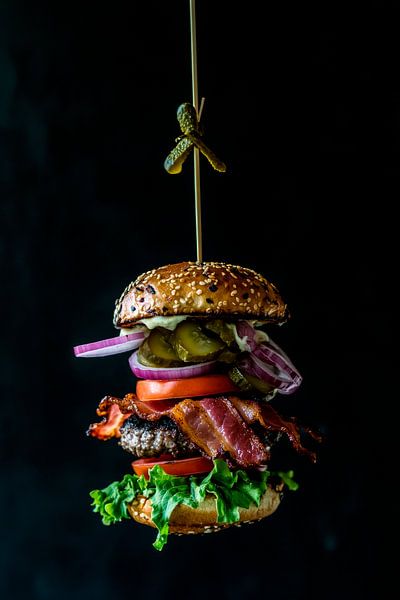 Hängender Gourmetburger – Lecker und frisch