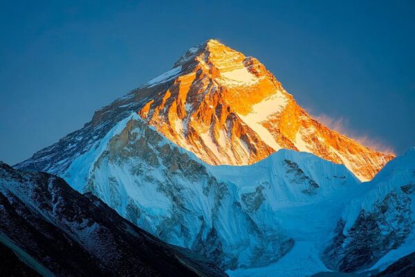 Himalaya-Gipfel im Sonnenlicht