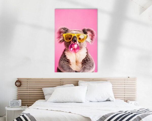 Koala mit Sonnenbrille und Blasen-Kaugummi