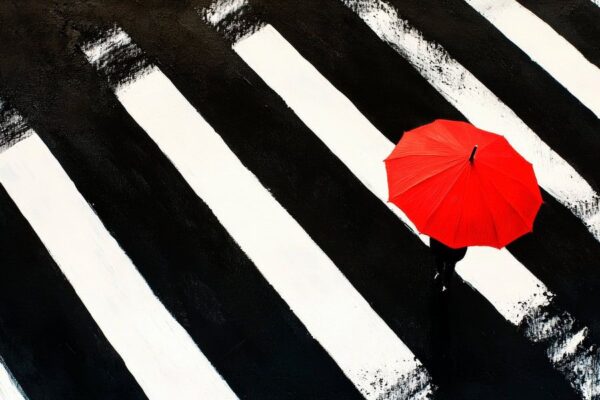 Rote Regenschirm auf Zebrastreifen