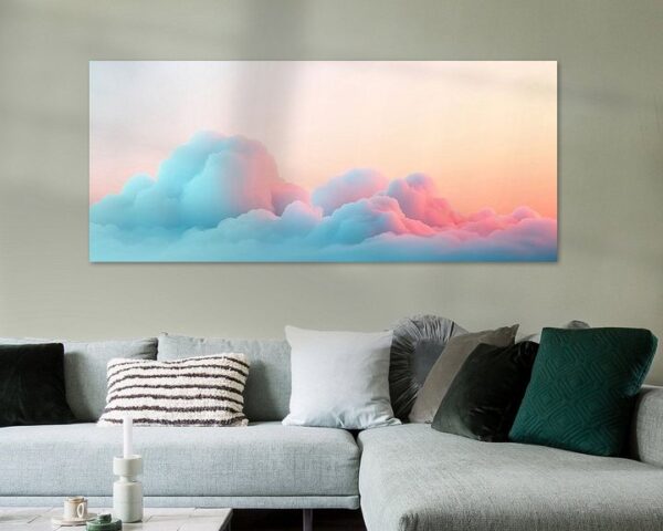 Sanfte Wolken im pastel-blauen Himmel