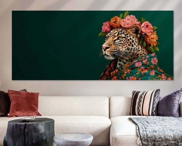 Schöner Leopard mit Blumenkrone