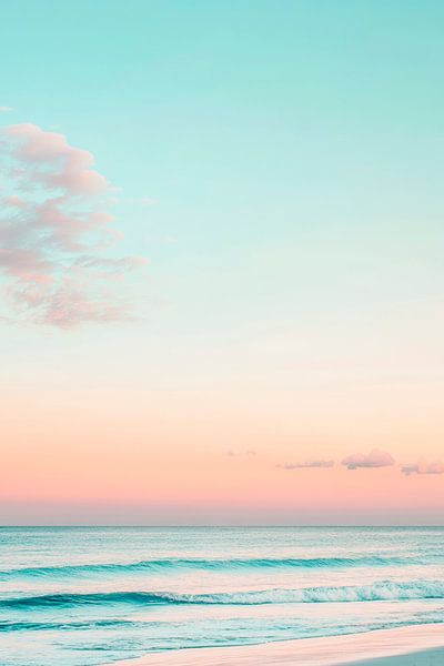 Sonnenuntergang am ruhigen Strand