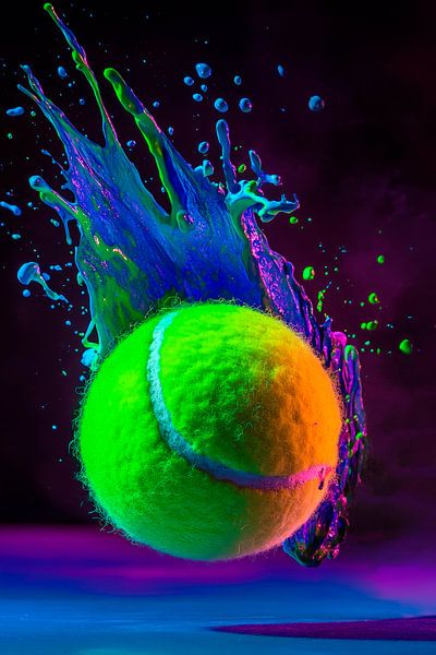 Spritzende Tennisball-Actionkunst