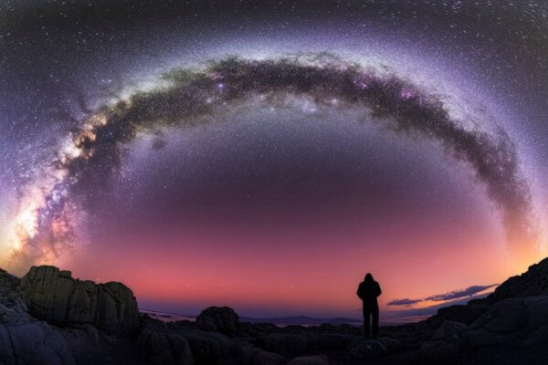 Sternenhimmel über Felsenlandschaft