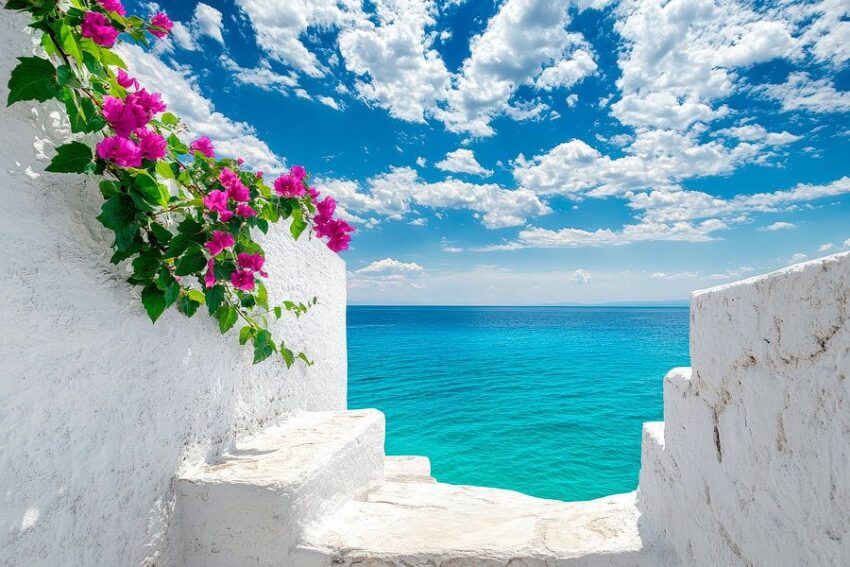 Strandblick mit Bougainvillea