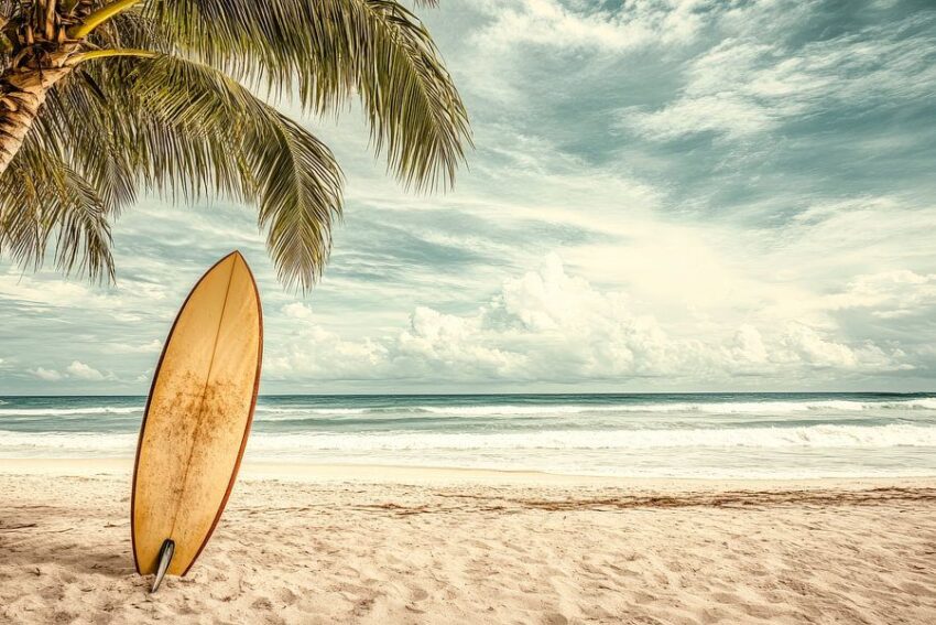 Surfen am traumhaften Strand