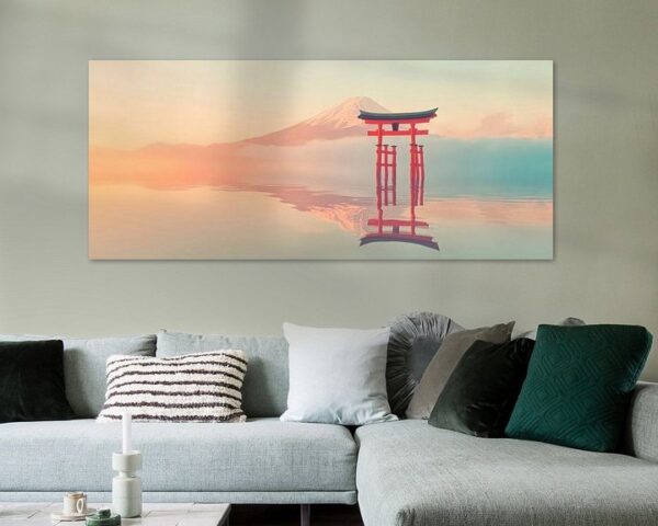 Torii mit Fuji im Morgenlicht