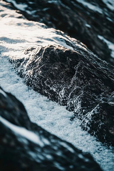 Wasserfluss über Felsen – Naturaufnahme