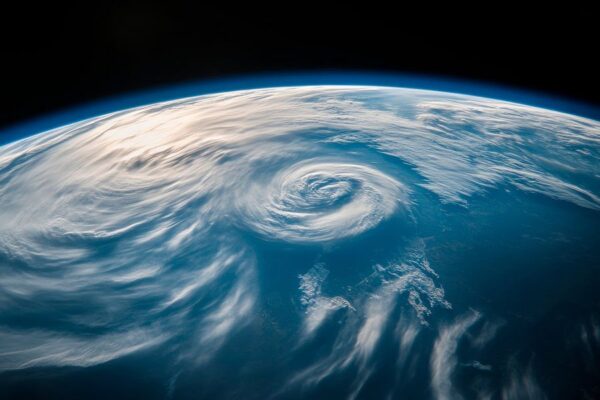 Wolkenwirbel über der Erde